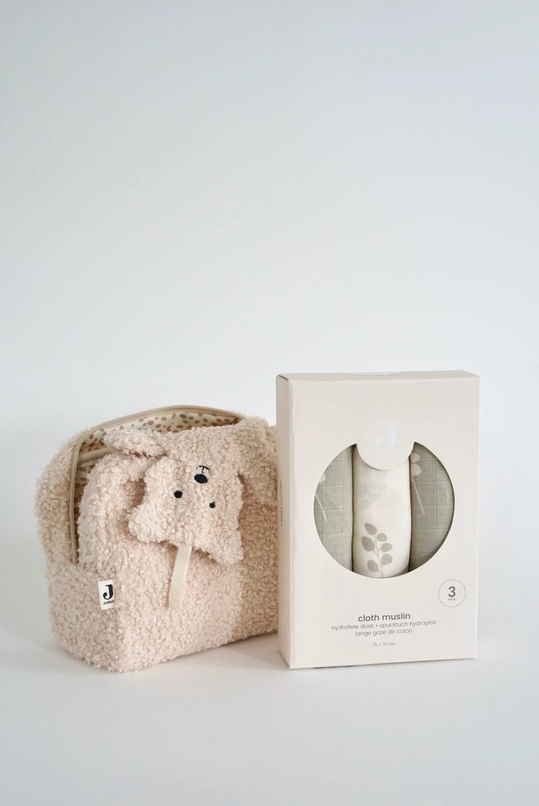 Eine schön Gestaltete Geschenkbox für Neugeborene von swz-art mit Beutel in teddystoff, ein Schmusetuch Teddy Bear und ein 3er Set spücktücher mit eucalyptusmuster