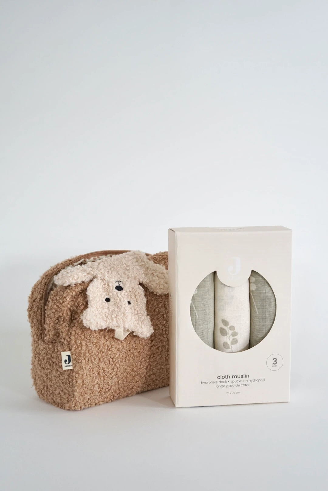 Eine schön Gestaltete Geschenkbox für Neugeborene von swz-art mit Beutel in teddystoff, ein Schmusetuch Teddy Bear und ein 3er Set spücktücher mit Eukalyptus muster