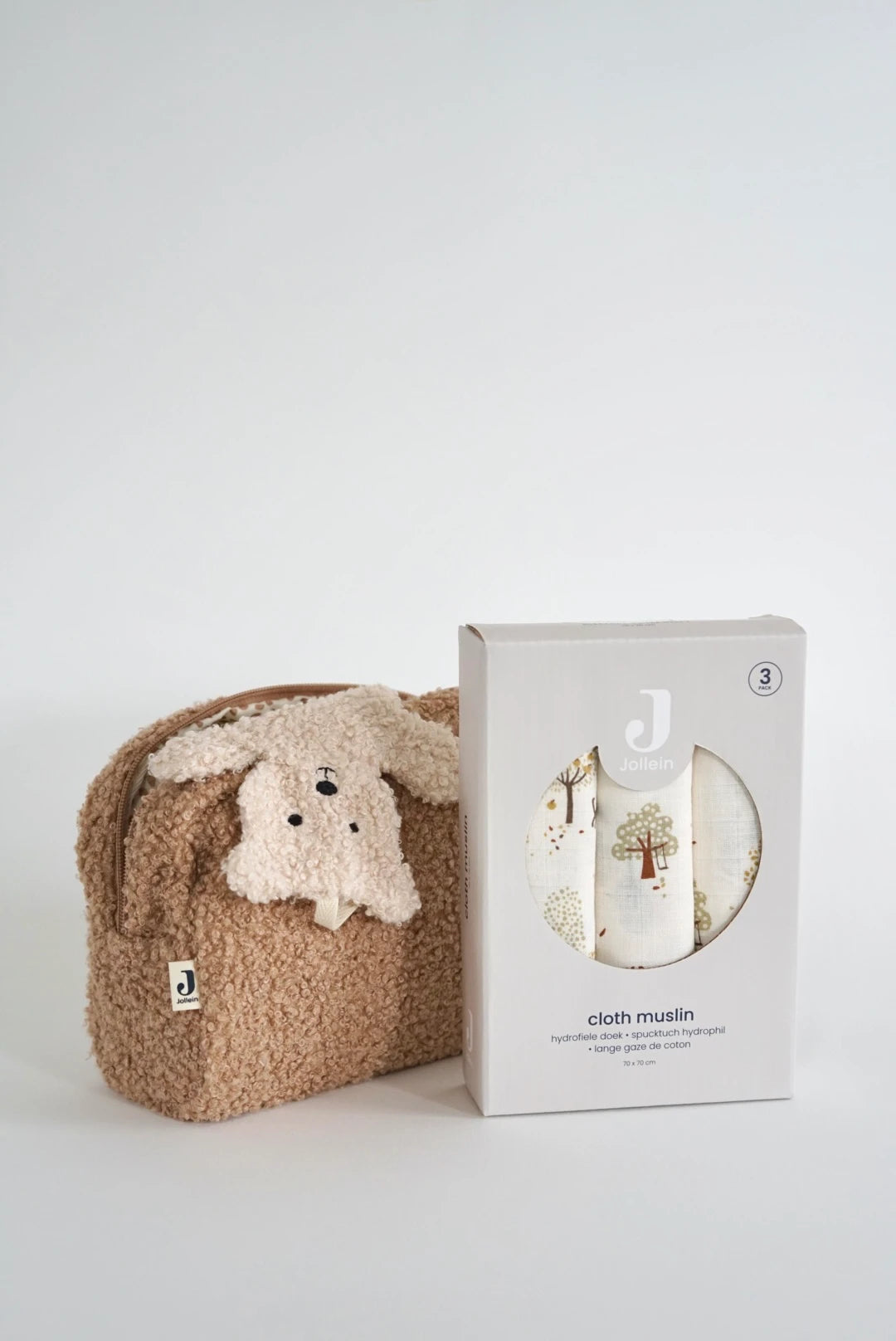 Eine schön Gestaltete Geschenkbox für Neugeborene von swz-art mit Beutel in teddystoff, ein Schmusetuch Teddy Bear und ein 3er Set spücktücher mit tiny park muster
